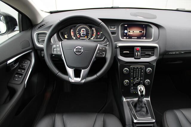 Volvo V40 CROSS COUNTRY T3 automaat Polar+ Luxury | 1e eigenaar | Dealer onderhouden | Panorama dak