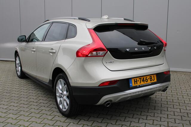 Volvo V40 CROSS COUNTRY T3 automaat Polar+ Luxury | 1e eigenaar | Dealer onderhouden | Panorama dak