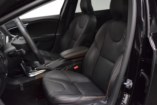 Volvo V40 CROSS COUNTRY T3 153pk AUT6 Polar+ Luxury Trekhaak 1500kg/ Harman Kardon/ Camera/ Leer/ Stoelverw./ Panp