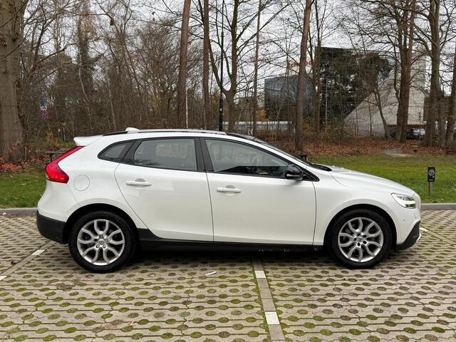 Volvo V40 CROSS COUNTRY 2.0 T4 Nordic+