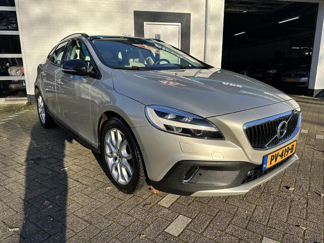 Volvo V40 CROSS COUNTRY 1.5 T3 Nordic+ /Vol optie/Leder/Panoramaraam/Nieuwe apk bij aflevering/Automaat/all season banden/Trekhaak afneembaar