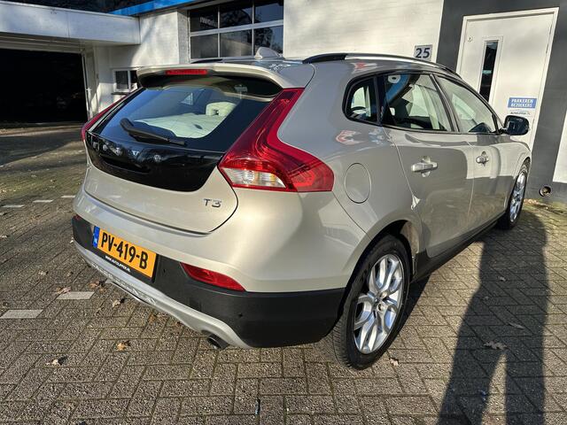 Volvo V40 CROSS COUNTRY 1.5 T3 Nordic+ /Vol optie/Leder/Panoramaraam/Nieuwe apk bij aflevering/Automaat/all season banden/Trekhaak afneembaar