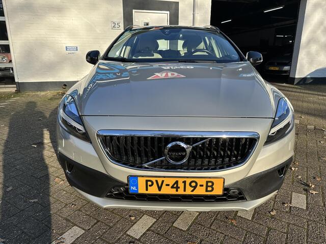 Volvo V40 CROSS COUNTRY 1.5 T3 Nordic+ /Vol optie/Leder/Panoramaraam/Nieuwe apk bij aflevering/Automaat/all season banden/Trekhaak afneembaar