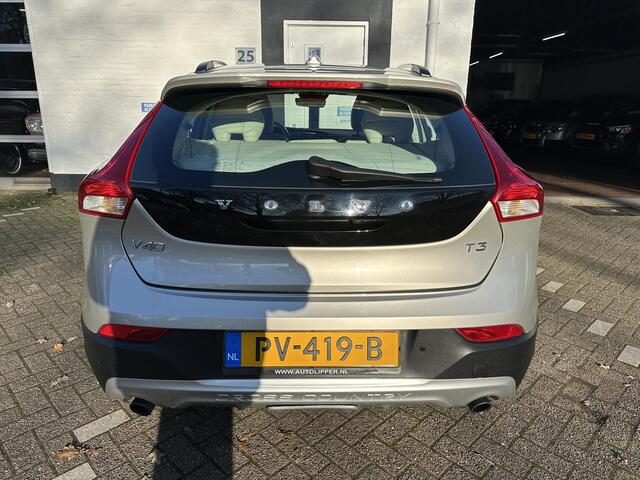 Volvo V40 CROSS COUNTRY 1.5 T3 Nordic+ /Vol optie/Leder/Panoramaraam/Nieuwe apk bij aflevering/Automaat/all season banden/Trekhaak afneembaar