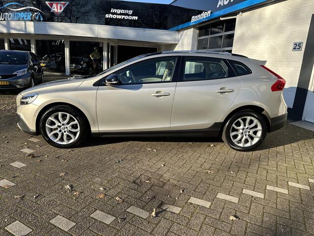 Volvo V40 CROSS COUNTRY 1.5 T3 Nordic+ /Vol optie/Leder/Panoramaraam/Nieuwe apk bij aflevering/Automaat/all season banden/Trekhaak afneembaar