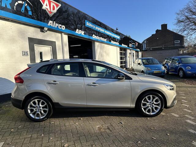 Volvo V40 CROSS COUNTRY 1.5 T3 Nordic+ /Vol optie/Leder/Panoramaraam/Nieuwe apk bij aflevering/Automaat/all season banden/Trekhaak afneembaar