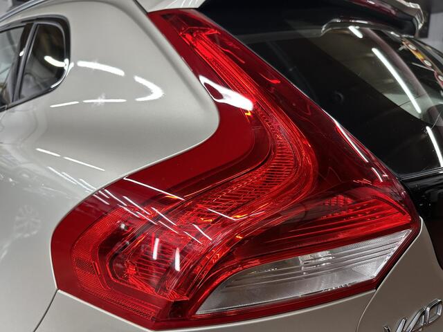 Volvo V40 CROSS COUNTRY 1.5 T3 Nordic+ /Vol optie/Leder/Panoramaraam/Nieuwe apk bij aflevering/Automaat/all season banden/Trekhaak afneembaar