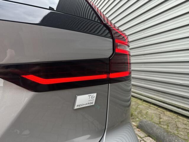 Volvo V60 2.0 T6 Recharge AWD Ultimate Dark / Custom made Black Sheep uitvoering / Styling pakket / 19" Dark wielen /