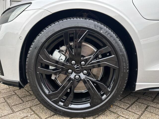 Volvo V60 2.0 T6 Recharge AWD Ultimate Dark / Custom made Black Sheep uitvoering / Styling pakket / 19" Dark wielen /