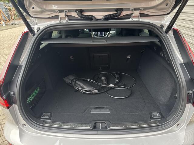 Volvo V60 2.0 T6 Recharge AWD Ultimate Dark / Custom made Black Sheep uitvoering / Styling pakket / 19" Dark wielen /