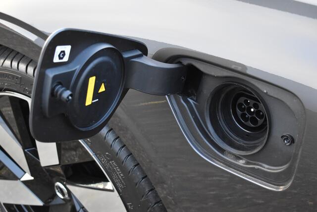 Volvo V60 T6 350PK Automaat Recharge AWD Essential Edition Leder | Camera | 19"LMV | Stoel-stuur verwarming | Getint glas