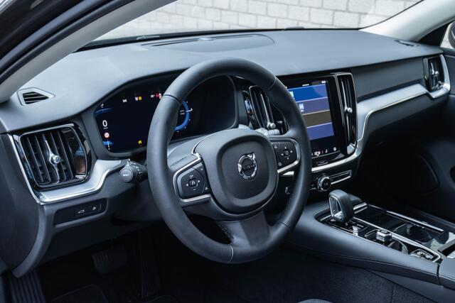 Volvo V60 T6 Recharge AWD Essential Edition | Long Range | Google Infotainment | Stoel- en stuurverwarming | Verwarmde achterbank | Parkeercamera