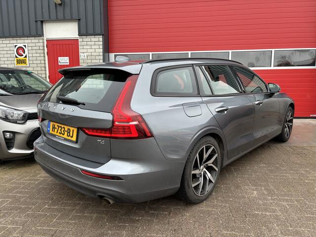 Volvo V60 2.0 T4 Momentum CARPLAY / DAB+ / ACC / DODEHOEK / NAVI / CLIMA / PDC / BLUETOOTH / NL-AUTO