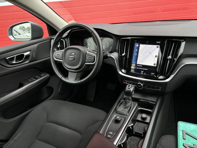 Volvo V60 2.0 T4 Momentum CARPLAY / DAB+ / ACC / DODEHOEK / NAVI / CLIMA / PDC / BLUETOOTH / NL-AUTO