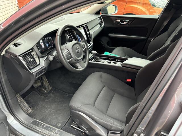 Volvo V60 2.0 T4 Momentum CARPLAY / DAB+ / ACC / DODEHOEK / NAVI / CLIMA / PDC / BLUETOOTH / NL-AUTO