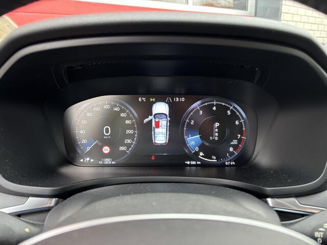 Volvo V60 2.0 T4 Momentum CARPLAY / DAB+ / ACC / DODEHOEK / NAVI / CLIMA / PDC / BLUETOOTH / NL-AUTO