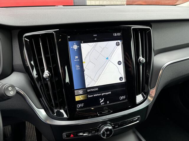 Volvo V60 2.0 T4 Momentum CARPLAY / DAB+ / ACC / DODEHOEK / NAVI / CLIMA / PDC / BLUETOOTH / NL-AUTO