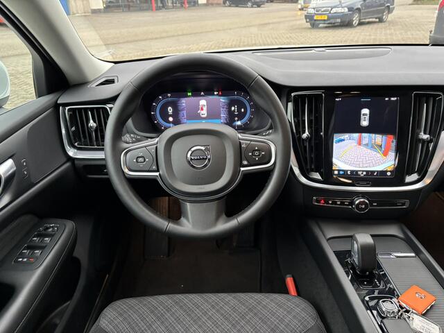 Volvo V60 2.0 B3 Core / NL Auto / Stoel & Stuurverwarming / Achterruitrijcamera / Googlemaps Navi /