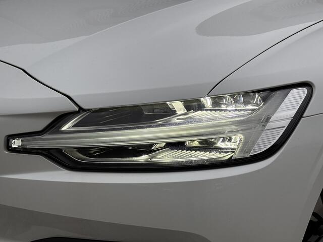 Volvo V60 2.0 B3 Core / NL Auto / Stoel & Stuurverwarming / Achterruitrijcamera / Googlemaps Navi /