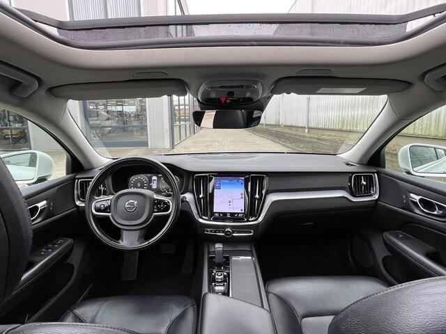 Volvo V60 2.0 B3 Business Pro | NL Auto/2e Eig./Leder/Navi/Panodak/El.Trekhaak/19"/Adapt.Cruise/Apple CarPlay-Android Auto