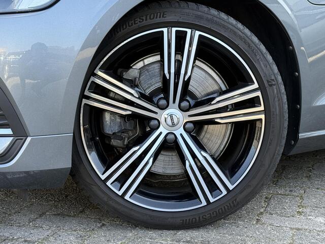Volvo V60 2.0 T8 AWD Inscription , Automaat , Adaptive Cruise , Trekhaak , Panoramadak , Harman-Kardon , Camera , Leder , Stoelen+Stuur+Achterbank Verwarmd , BLIS , Carplay , DAB ,