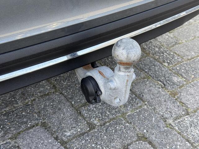 Volvo V60 2.0 T8 AWD Inscription , Automaat , Adaptive Cruise , Trekhaak , Panoramadak , Harman-Kardon , Camera , Leder , Stoelen+Stuur+Achterbank Verwarmd , BLIS , Carplay , DAB ,