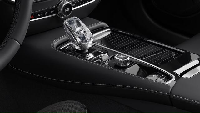 Volvo V60 T6 AWD 350 PK Plug-in hybrid Plus Dark | Donker glas | Camera | 19" |