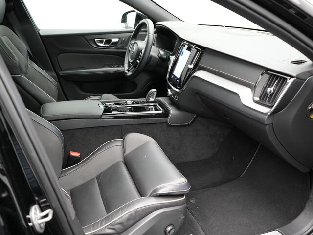 Volvo V60 T6 Recharge AWD R-Design Plug In Hybrid Dealer O.H. PHEV | Panodak | Lederen Sportstoelen Memory | Harman Kardon | Apple Carplay | Navigatie | Camera | L.M. 19" | DAB | Virtual |