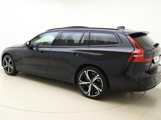 Volvo V60 T6 350pk AWD Ultra Dark / Panorama dak / Harman en Kardon Audio / Elektr. stoelen met geheugen / HUD / 19'' velgen / Lederen dashboard /