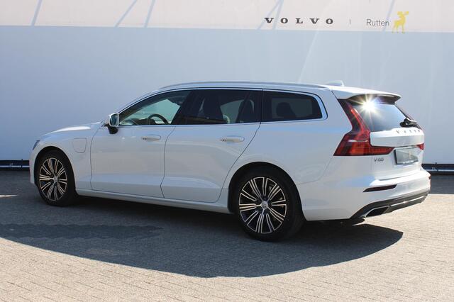 Volvo V60 T6 350PK Plug-in hybrid AWD Plus Bright Long Range / 19" lichtmetalen velgen / Harman Kardon Audio / Adaptieve Cruise Control / Elektrisch verstelbare voorstoelen met geheugen