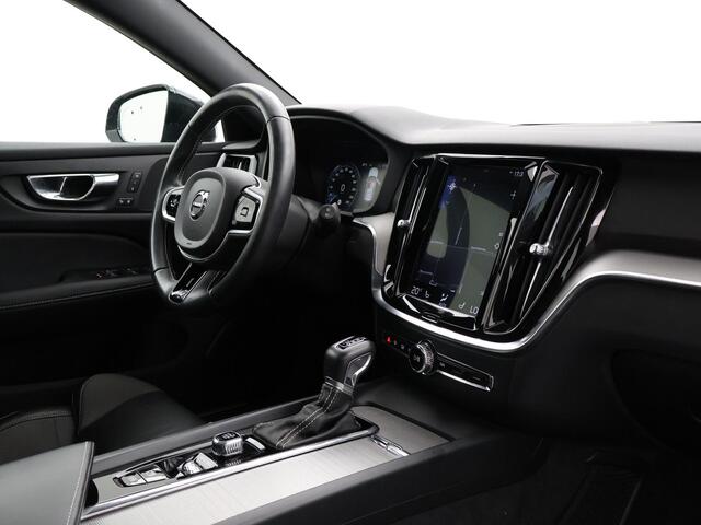 Volvo V60 2.0 T4 190 PK R-DESIGN + PANORAMADAK | WEGKL. TREKHAAK | STUURVERW. | ADAPTIVE CRUISE CONTROL