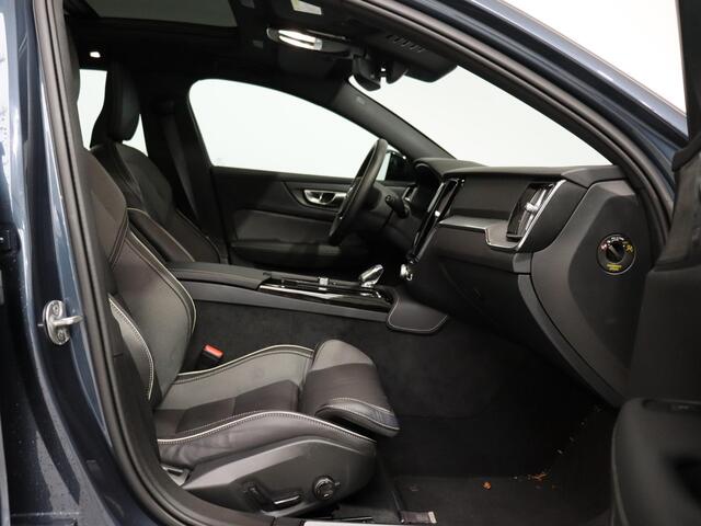 Volvo V60 T6 AWD Plug-in hybrid AWD Plus Dark / Trekhaak / Pano. dak / Harman Kardon / Achter- voor- en stuurverwarming / Contour Stoelen / 360 camera /