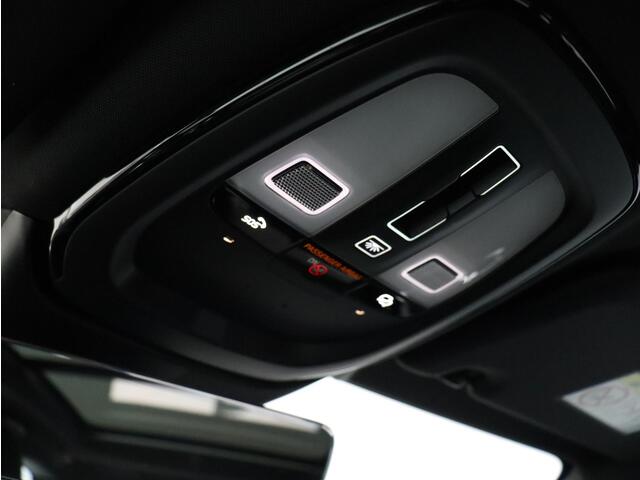 Volvo V60 T6 AWD Plug-in hybrid AWD Plus Dark / Trekhaak / Pano. dak / Harman Kardon / Achter- voor- en stuurverwarming / Contour Stoelen / 360 camera /