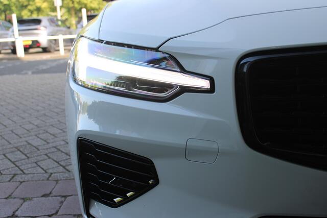 Volvo V60 2.0 T6 340PK RECHARGE AWD R-DESIGN **NIEUWSTAAT!** | ELEKTRISCH BEDIENBARE VOORSTOELEN MET GEHEUGEN OP BESTUURDERSSTOEL | 18" 5-Y SPAAKS MATT BLACK / DIAMOND CUT R-DESIGN WIELEN | HIGH PERFORMANCE SOUND HARMAN KARDON | ADAPTIVE CRUISE CONTROL | ACHTERUITR