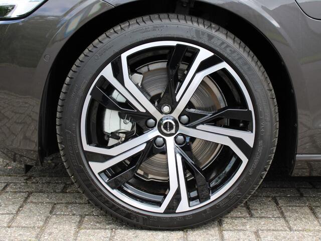 Volvo V60 2.0 T6 Plug-in hybrid AWD Plus Dark Automaat / 19" velgen / Harman Kardon / Privacy Glass / 360* camera