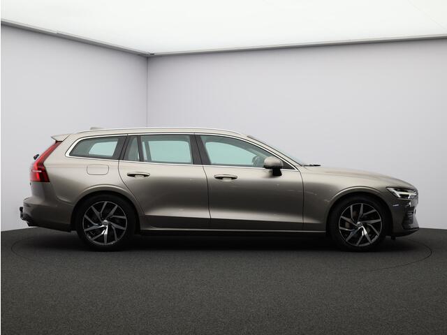 Volvo V60 2.0 T4 Momentum Pro / Trekhaak / Adapt. cruise / CarPlay / Park assist v+a+camera