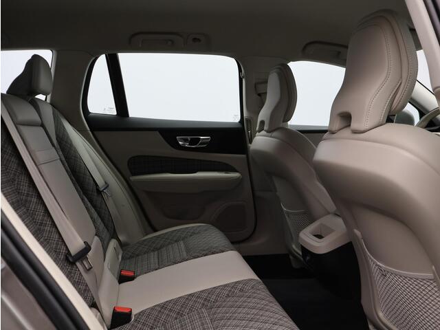 Volvo V60 2.0 T4 Momentum Pro / Trekhaak / Adapt. cruise / CarPlay / Park assist v+a+camera