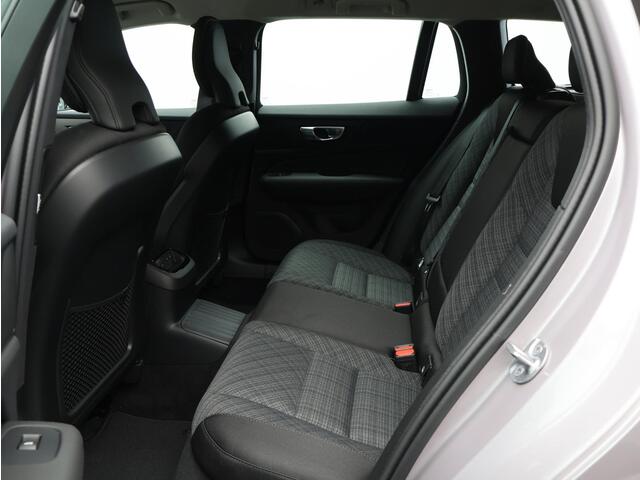 Volvo V60 2.0 T6 Plug-in hybrid AWD Core Business Edition / Harman Kardon / 360 camera / 19" / Stoel en stuurverwarming / Achterbankverwarming /