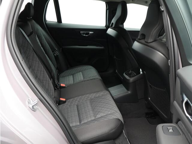 Volvo V60 2.0 T6 Plug-in hybrid AWD Core Business Edition / Harman Kardon / 360 camera / 19" / Stoel en stuurverwarming / Achterbankverwarming /