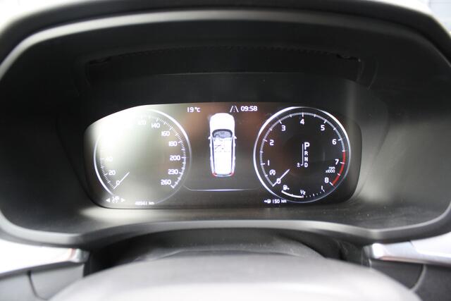 Volvo V60 2.0 T4 Momentum Pro NAVIGATIE - CAMERA - 1e EIGENAAR - RIJKLAAR