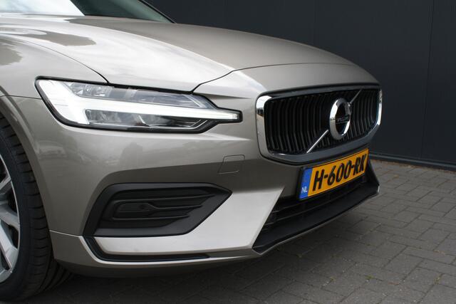 Volvo V60 2.0 T4 Momentum Pro NAVIGATIE - CAMERA - 1e EIGENAAR - RIJKLAAR