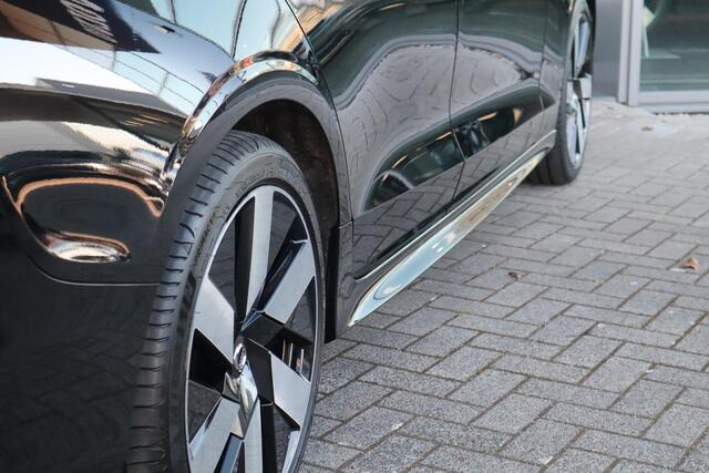 Volvo V60 2.0 T6 Plug-in hybrid AWD Essential Edition | Adaptive Cruise Control met Pilot Assist| Dodehoekdetectie| Stoelverwarming voor + achter| Stuurwielverwarming| Extra getint glas achter| RVS-geborstelde bumperbescherming|