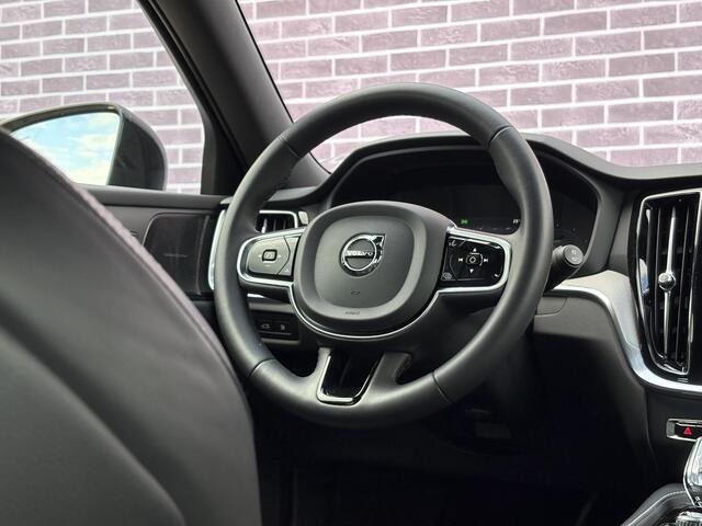 Volvo V60 2.0 T6 Plug-in hybrid AWD Plus Dark | Trekhaak | Harman/Kardon | Sport stoelen | Zwarte hemel | Long Range | Camera |