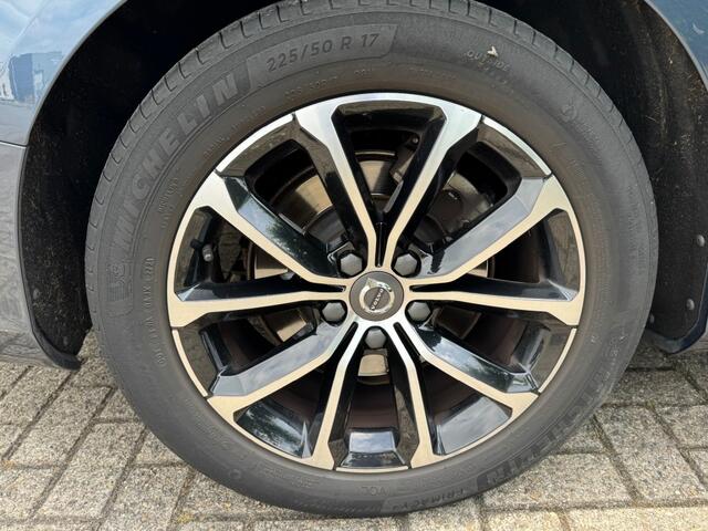 Volvo V60 2.0 B3 Autom.Momentum Advantage + Camera + Stuurverw. + Lmv 10/2021!