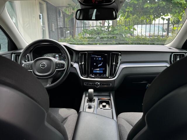 Volvo V60 2.0 B3 Autom.Momentum Advantage + Camera + Stuurverw. + Lmv 10/2021!