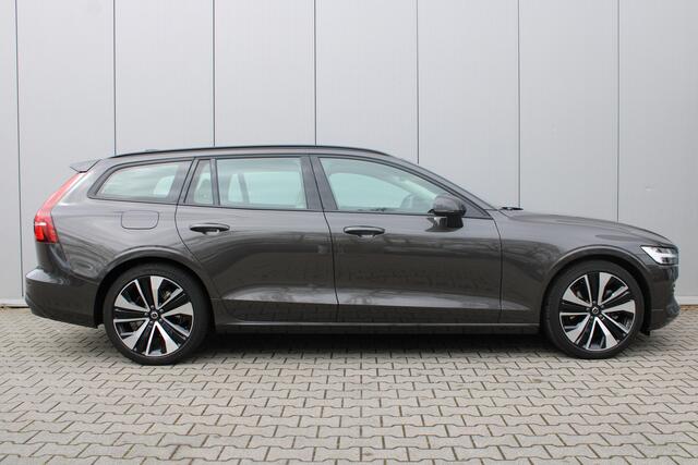 Volvo V60 B3 Essential Edition | Trekhaak | Stoelverwarming | Pilot Assist