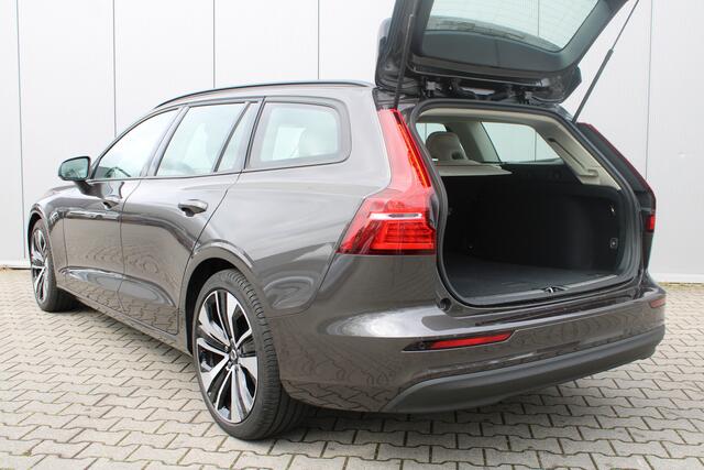 Volvo V60 B3 Essential Edition | Trekhaak | Stoelverwarming | Pilot Assist