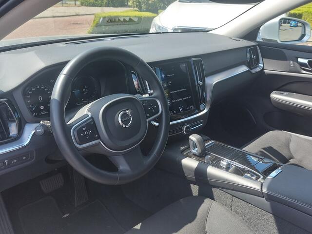 Volvo V60 2.0 T6 Recharge AWD Business Pro | Navi | Apple Carplay + Android Auto | Clima | Adap.Cruise | Led Koplampen | Keyless Entry | Dodehoek+Rijstrook+Licht+Regensensor | Privacy Glass | 18''lm