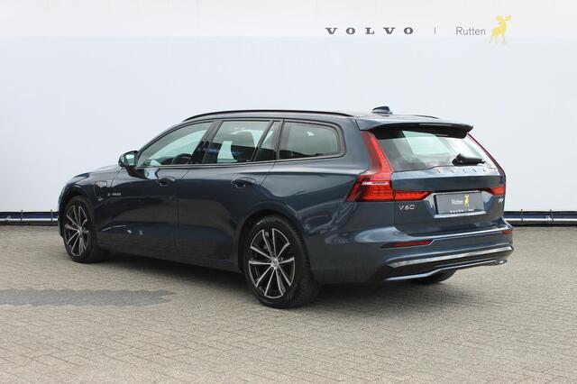 Volvo V60 T6 350PK Automaat Plug-in hybrid AWD Plus Dark Panoramisch schuif-kanteldak / Semi elektrisch wegklapbare trekhaak / Google infotainment / Verwarmbare voorstoelen en stuurwiel / Adaptieve cruise control
