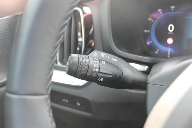 Volvo V60 T6 350PK Automaat Plug-in hybrid AWD Plus Dark Panoramisch schuif-kanteldak / Semi elektrisch wegklapbare trekhaak / Google infotainment / Verwarmbare voorstoelen en stuurwiel / Adaptieve cruise control